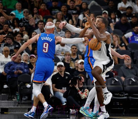 常规赛1月14日:马刺VS雷霆 集锦 常规赛1月14日:马刺VS雷霆 集锦